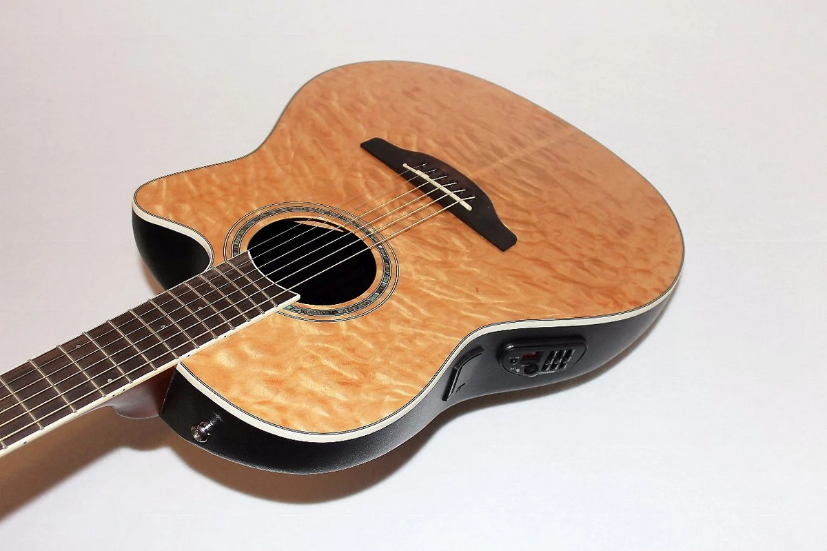 Электроакустическая гитара OVATION CS24P-4Q Celebrity Standard Plus Mid Cutaway Natural Quilt Maple