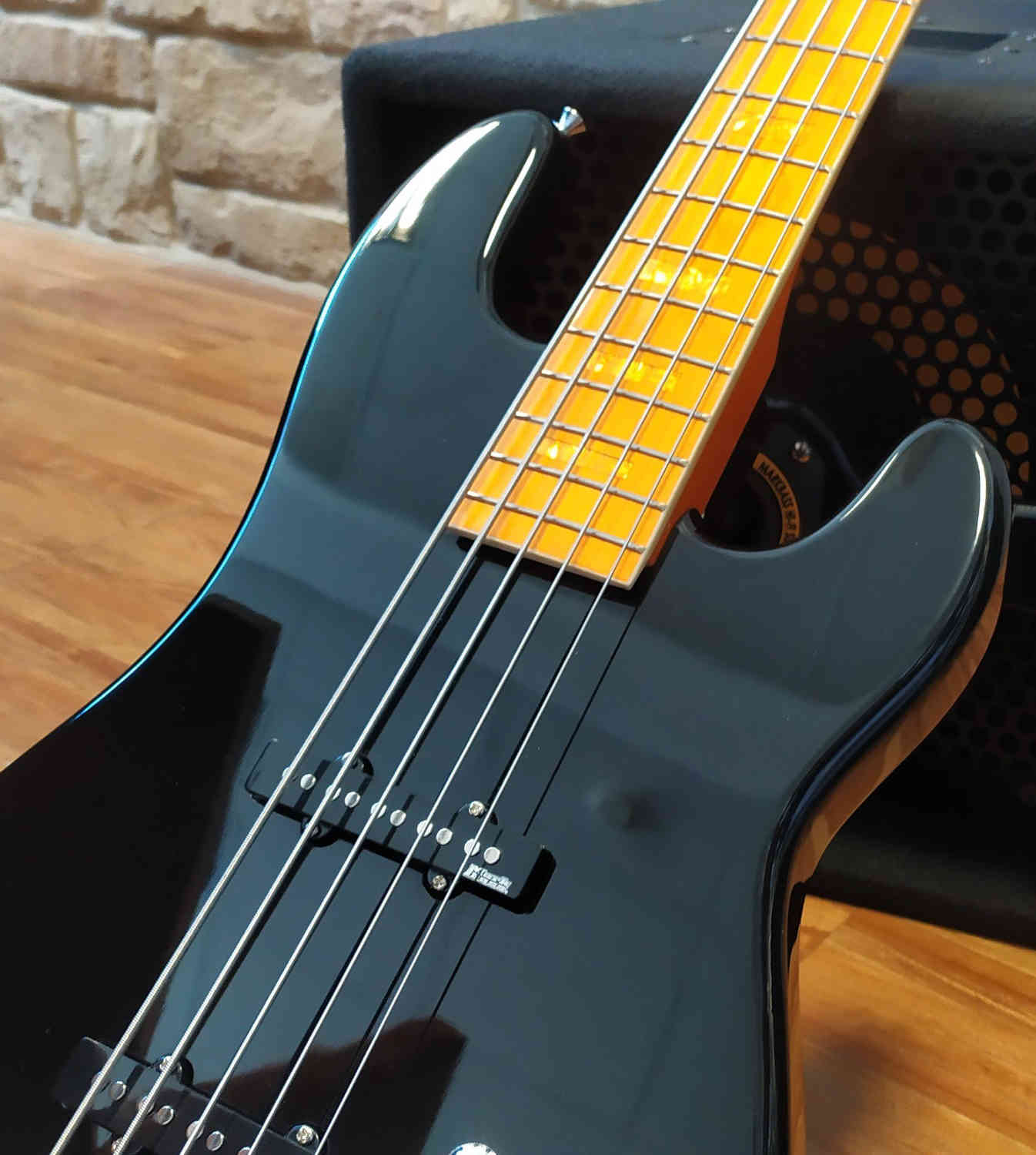 Бас-гитара Markbass MB GV 5 Gloxy Val Black CR MP