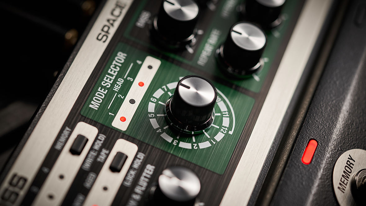 Педаль эффектов Boss RE-202 Space Echo