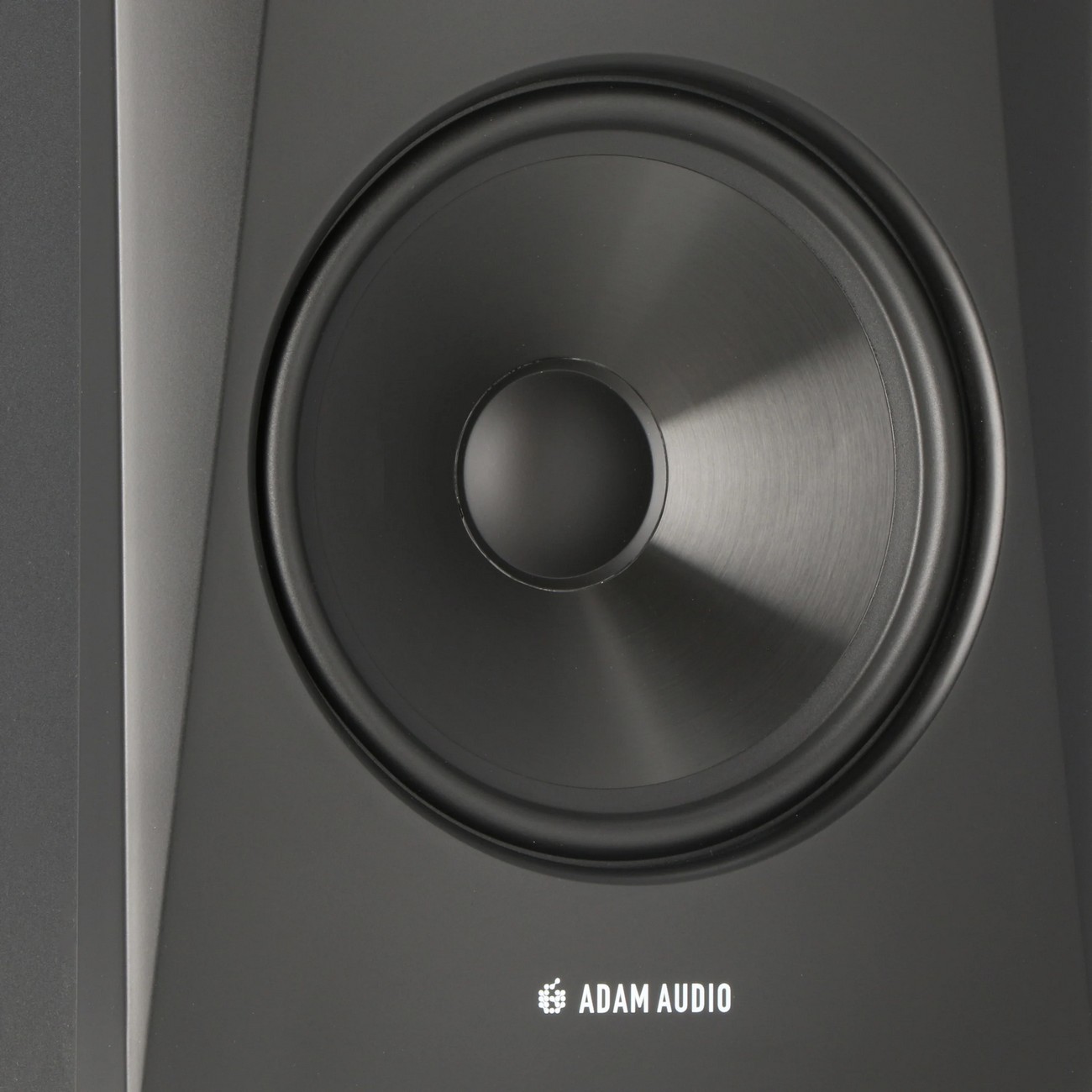 Студийный монитор ADAM Audio T8V