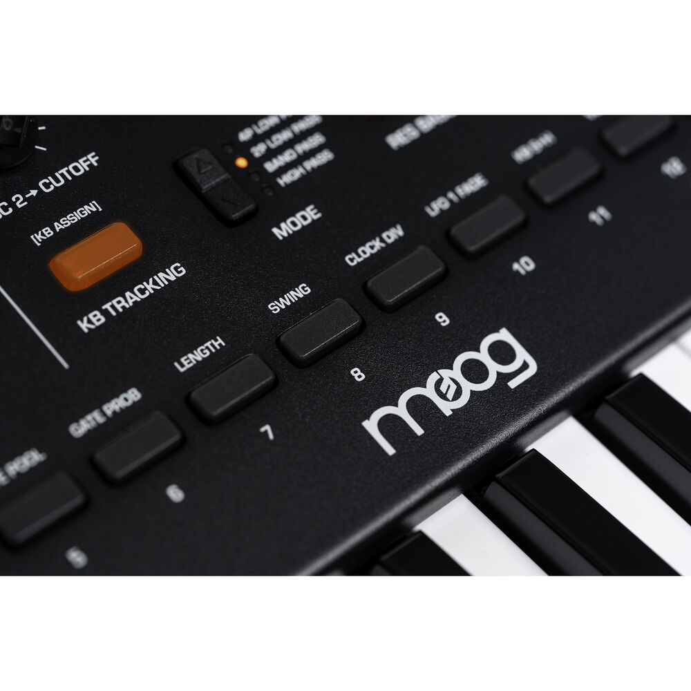 Синтезатор Moog Messenger