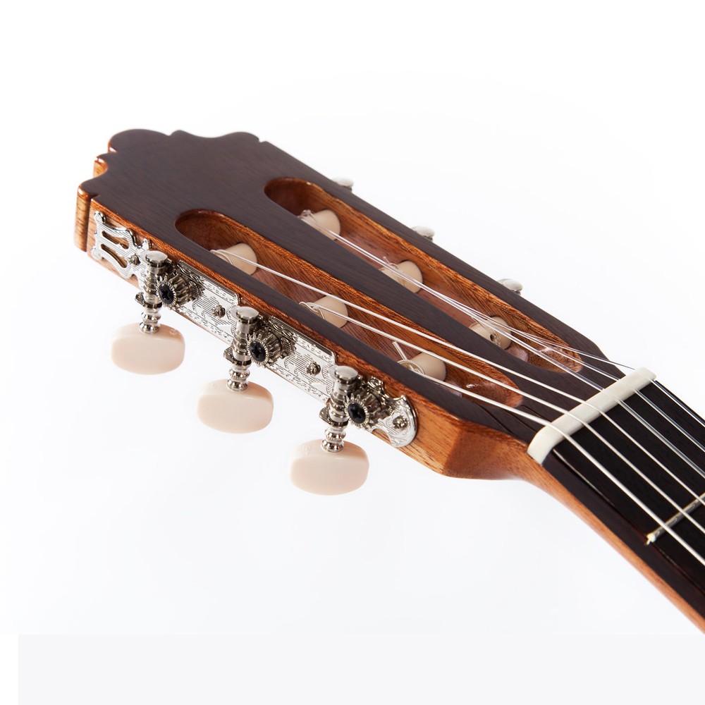 Классическая гитара ALTAMIRA N100+