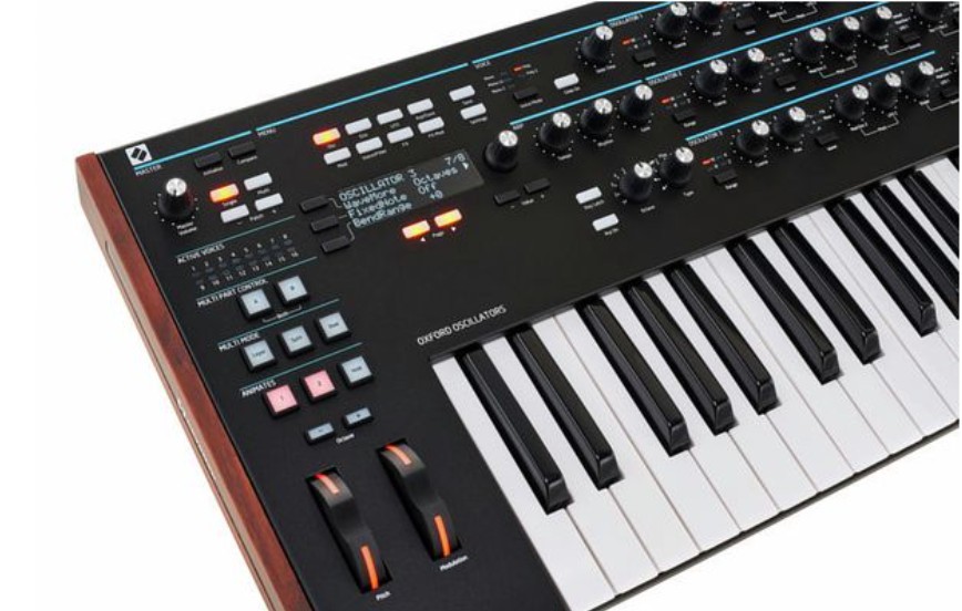 Синтезатор Novation Summit