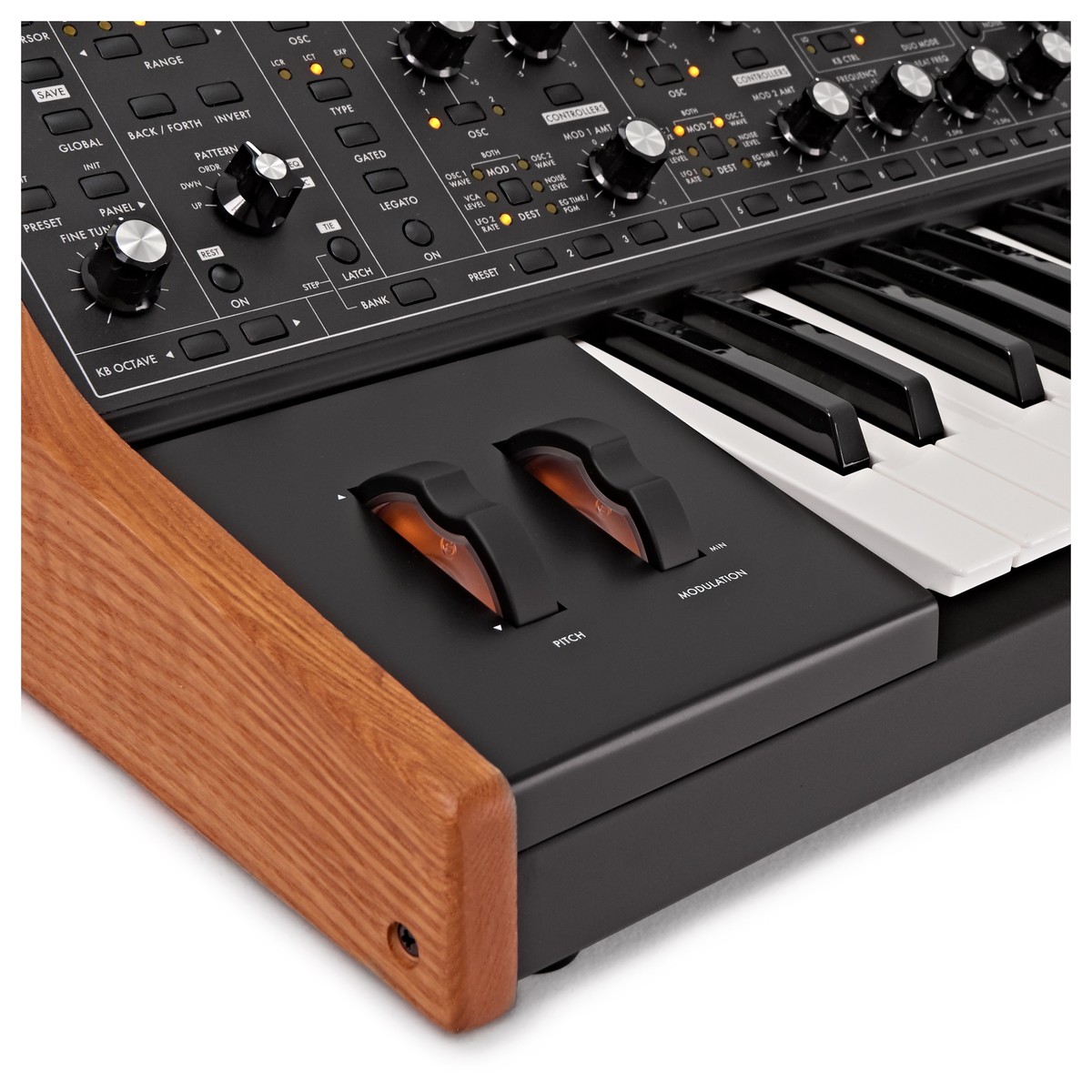 Синтезатор Moog Subsequent 37