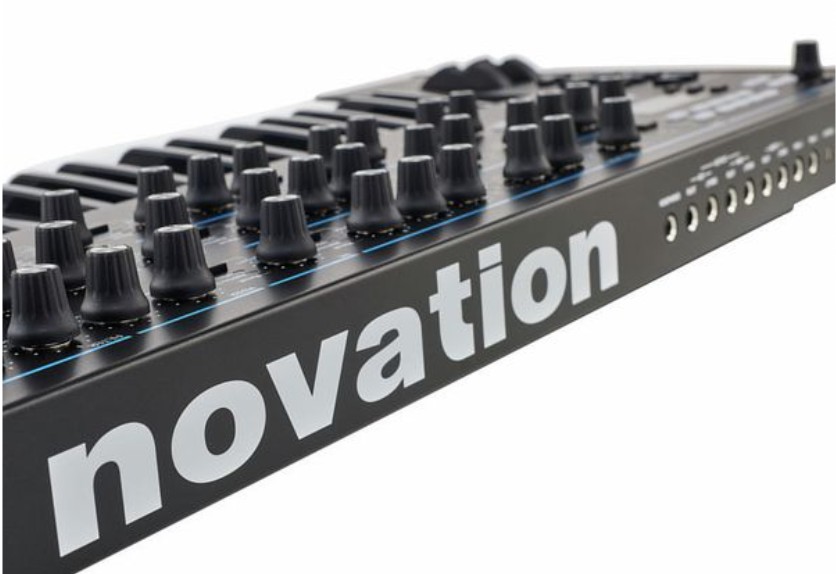 Синтезатор Novation Summit
