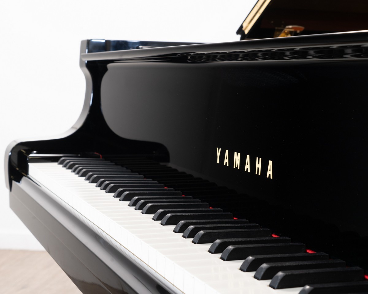 Акустический рояль Yamaha S4 PE