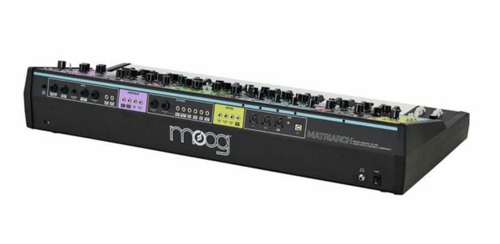 Синтезатор Moog Matriarch