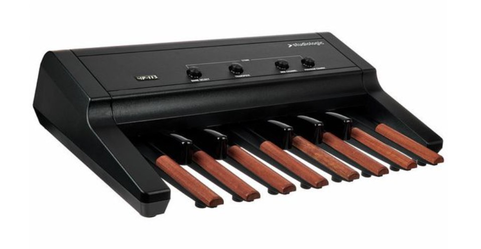 MIDI контроллер Studiologic Midi Pedalboard MP113