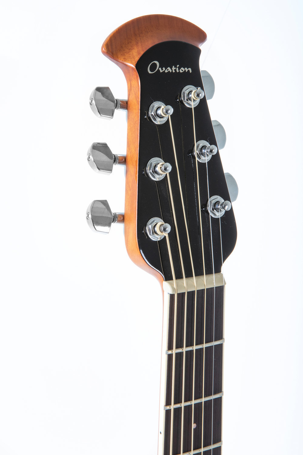 Электроакустическая гитара OVATION CS28P-RG Celebrity Standard Plus Super Shallow Regal to Natural