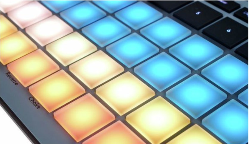Сэмплер-грувбокс Novation Circuit Rhythm
