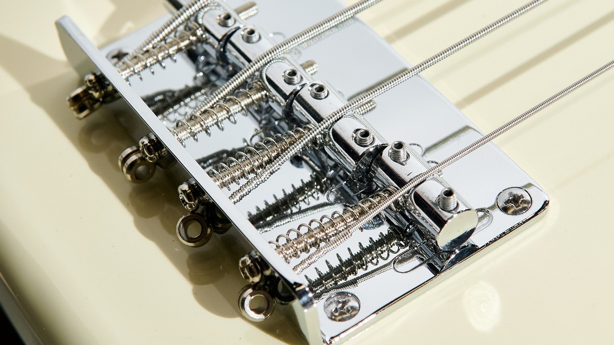 Бас-гитара Bosstone SEG B-PR 4 WH