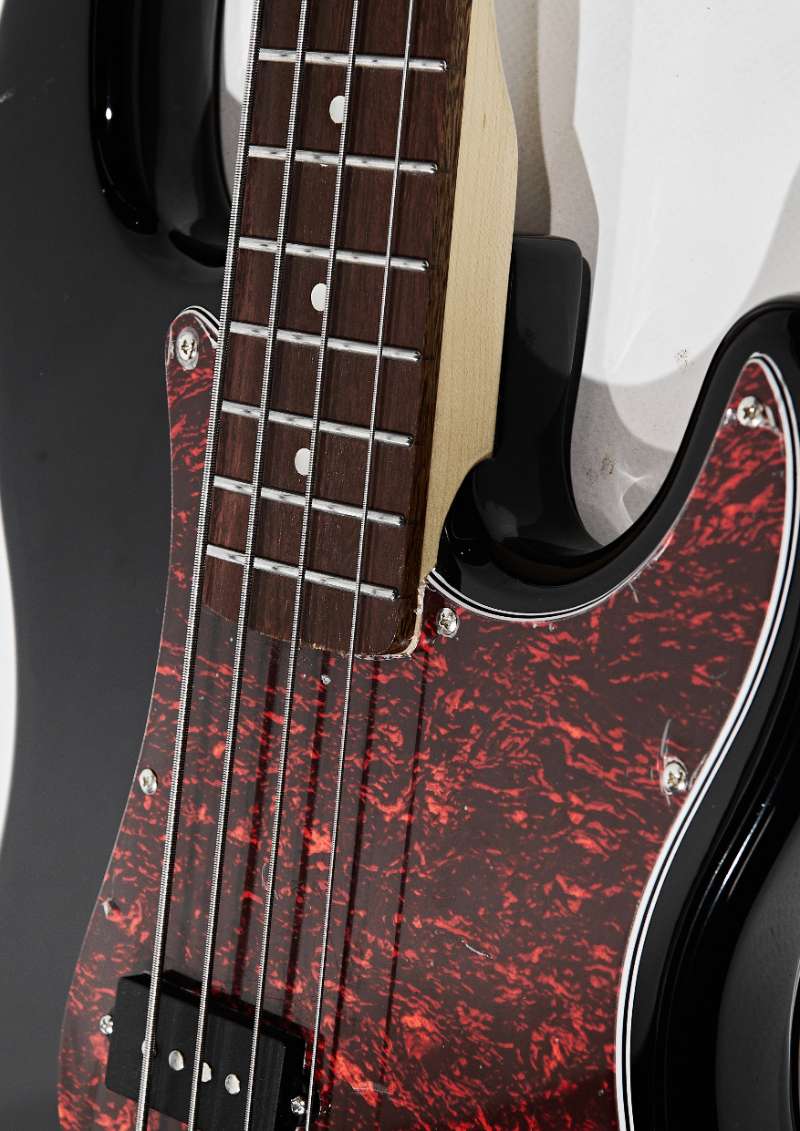 Бас-гитара Voltone BB-04 Black