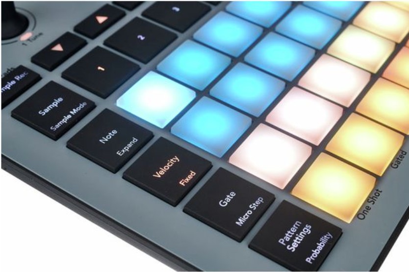 Сэмплер-грувбокс Novation Circuit Rhythm