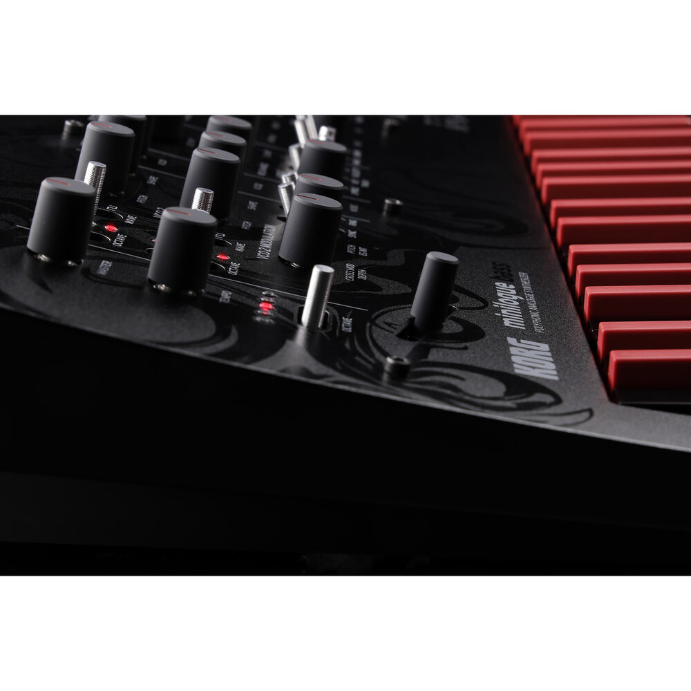 Синтезатор Korg MINILOGUE BASS