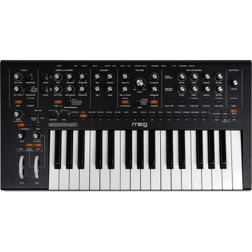 Синтезатор Moog Messenger
