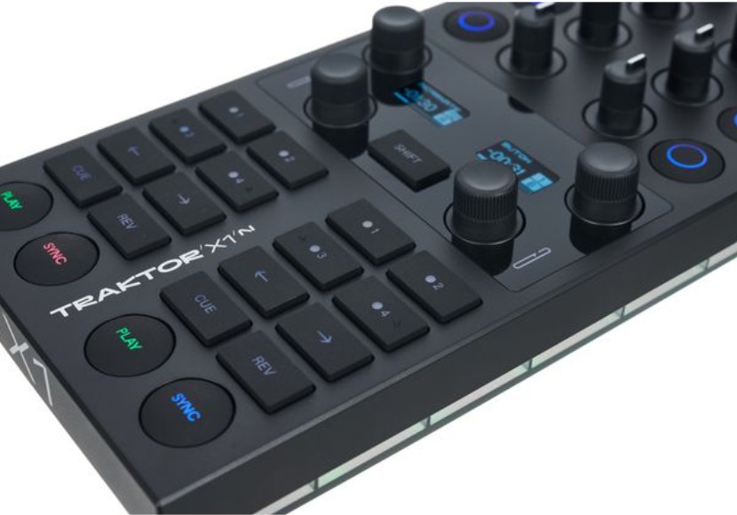 DJ контроллер Native Instruments Traktor Kontrol X1 Mk3