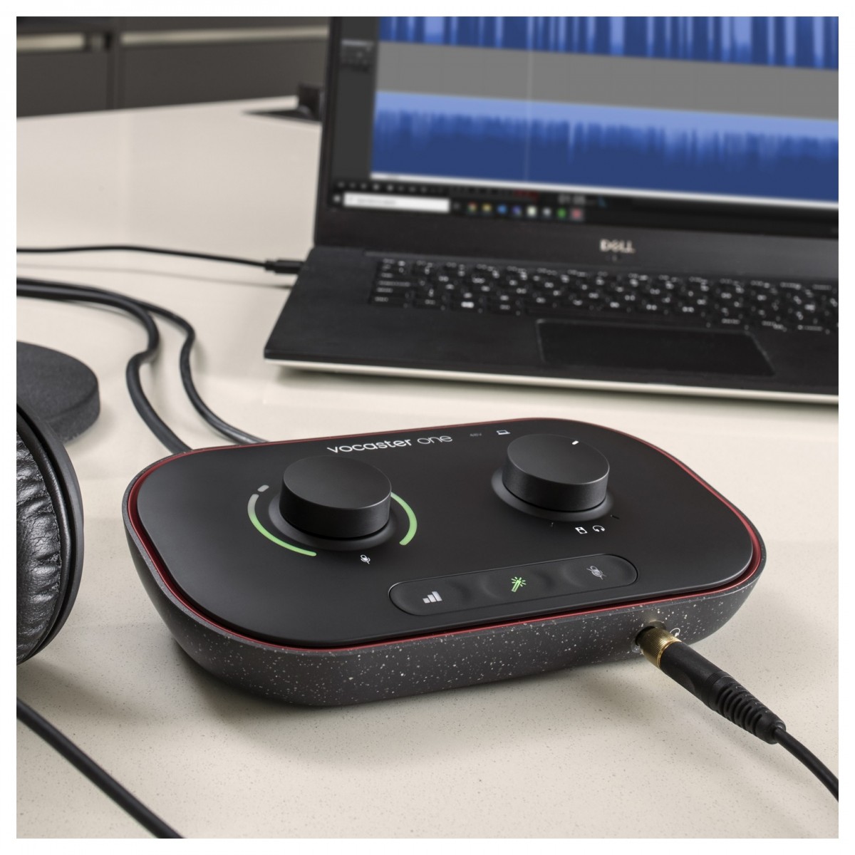 Комплект для звукозаписи FOCUSRITE Vocaster One Studio