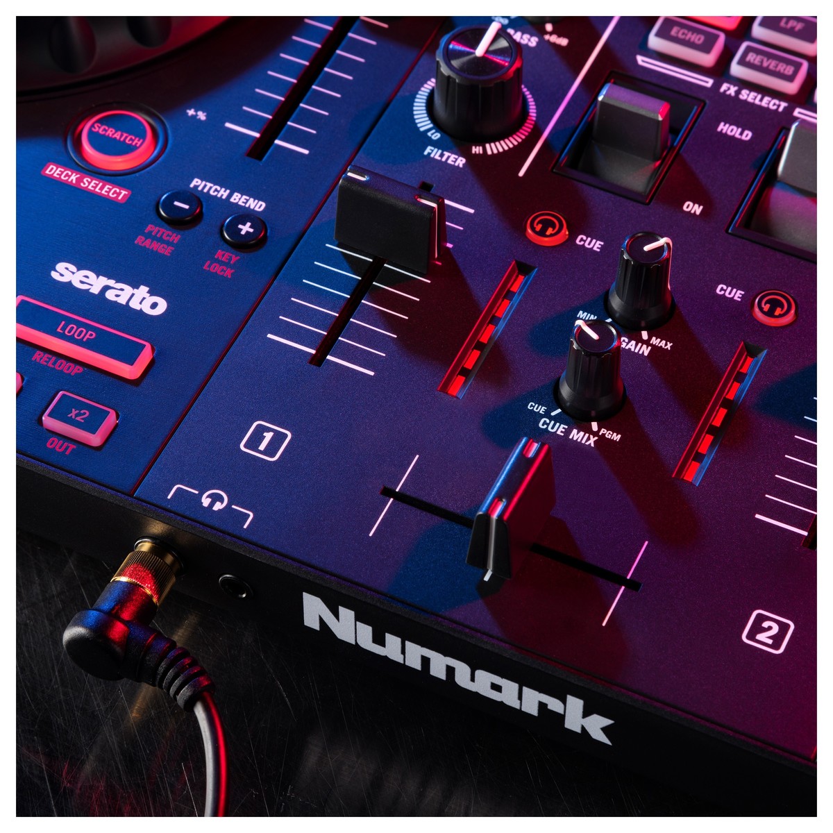 DJ-контроллер NUMARK Mixtrack Platinum FX