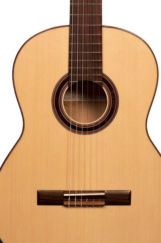 Классическая гитара Hora SM603
