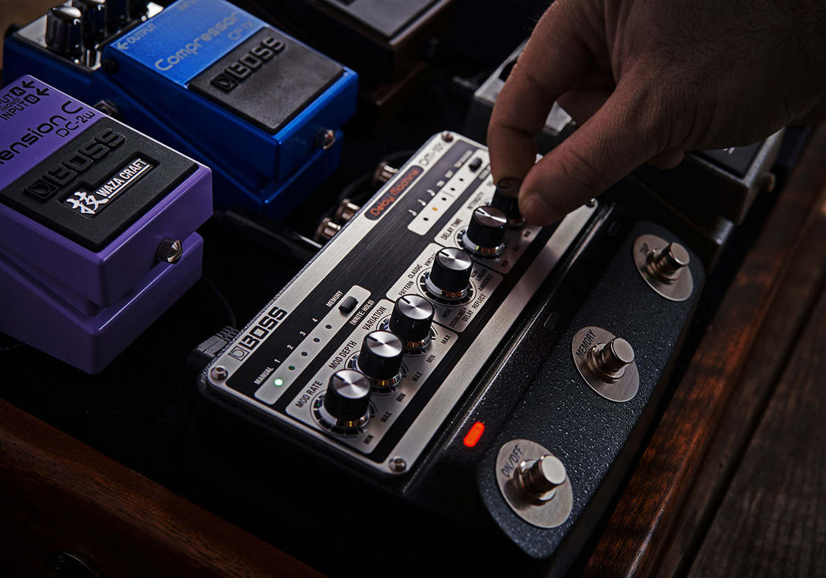 Педаль эффектов Boss DM-101 Delay Machine