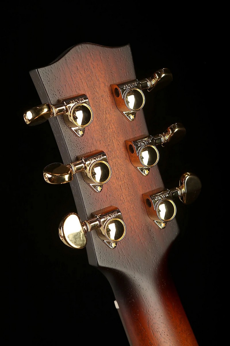 Электроакустическая гитара Maton TROUBADOUR DREADNOUGHT
