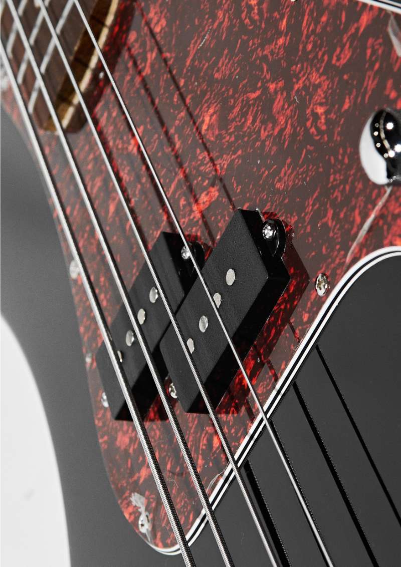 Бас-гитара Voltone BB-04 Black