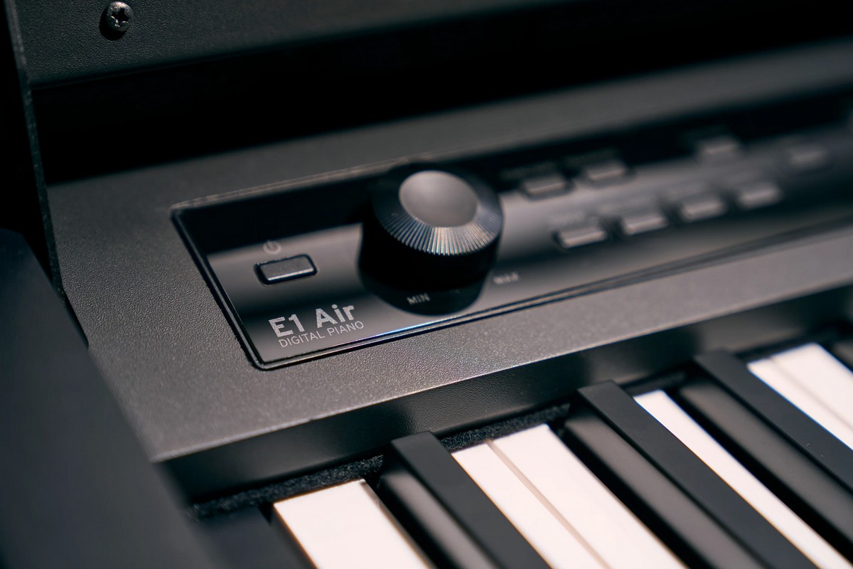 Цифровое пианино Korg E1 Air Black