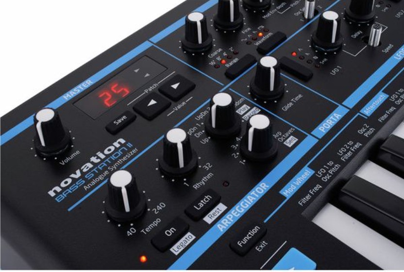 Синтезатор Novation Bass Station II