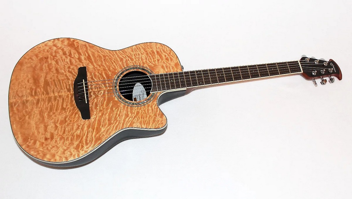Электроакустическая гитара OVATION CS24P-4Q Celebrity Standard Plus Mid Cutaway Natural Quilt Maple