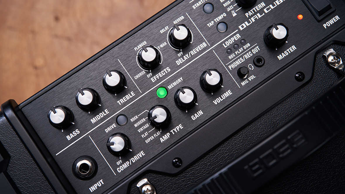 Комбоусилитель BOSS Dual Cube Bass LX