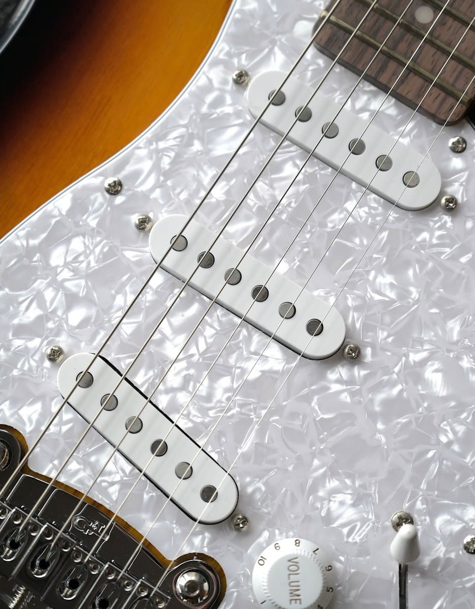 Электрогитара G&L Tribute Legacy 3-Tone Sunburst RW