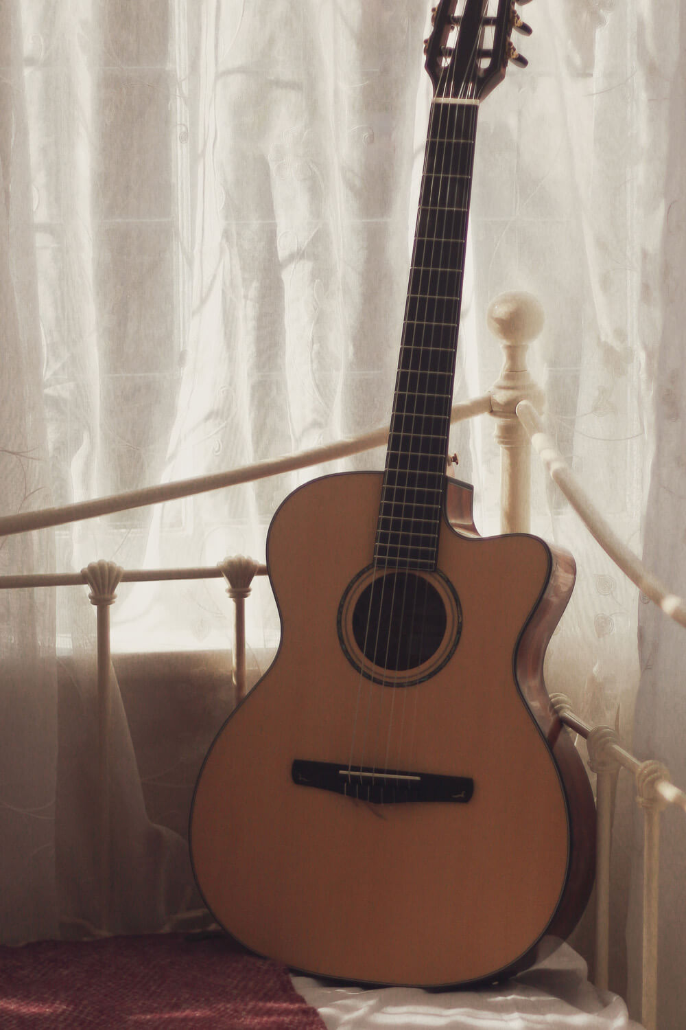 Электроклассическая гитара Cort Gold-OC8-NYLON-WCASE-NAT