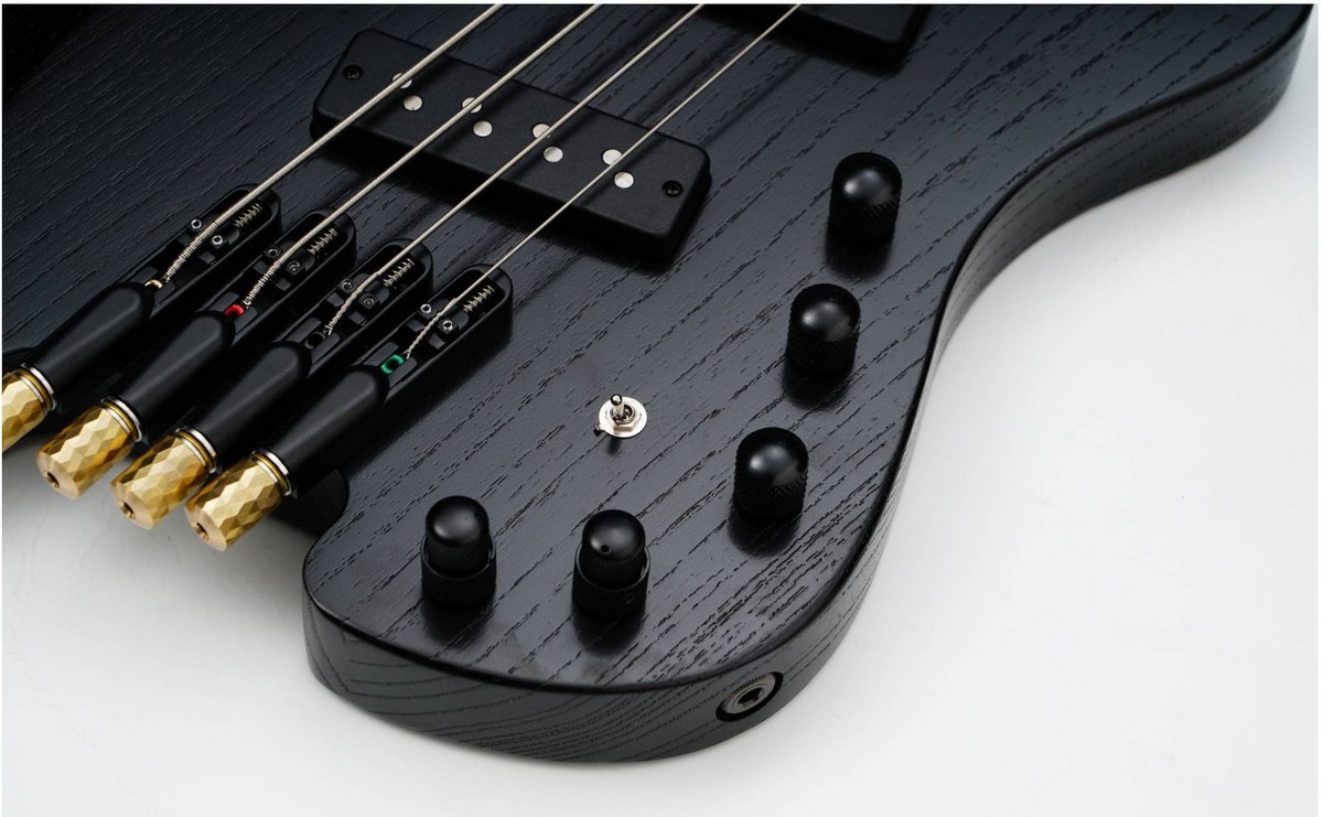 Бас-гитара MOLLO NH400 BK