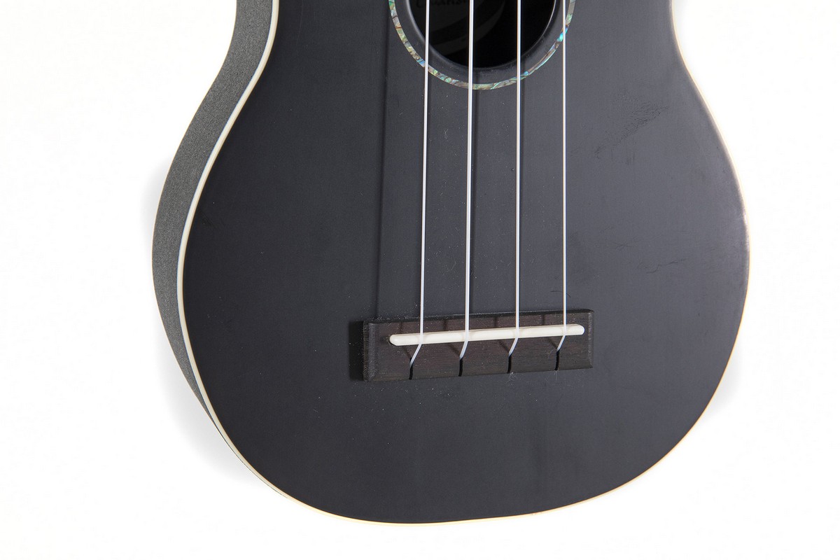 Электро-укулеле OVATION UCS10-5S Soprano Ukulele Celebrity Traditional Black Satin