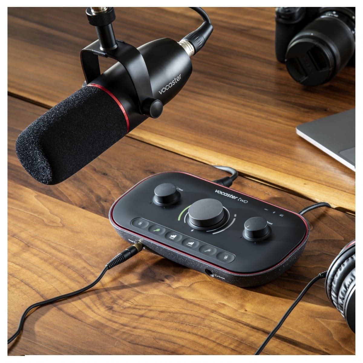 Комплект для звукозаписи FOCUSRITE Vocaster Two Studio купить по ...
