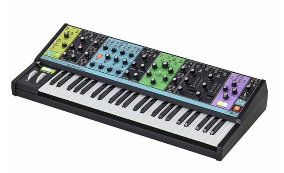 Синтезатор Moog Matriarch