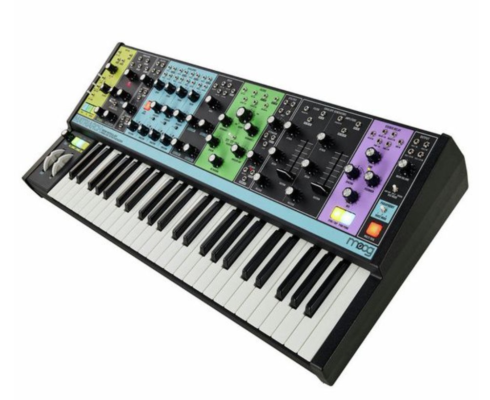Синтезатор Moog Matriarch