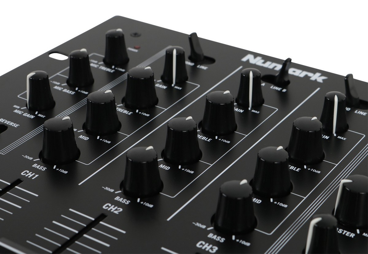 DJ-микшер NUMARK M4