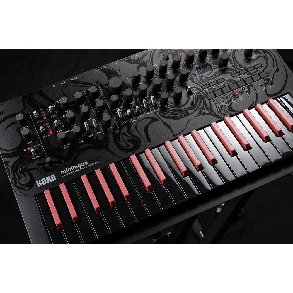 Синтезатор Korg MINILOGUE BASS