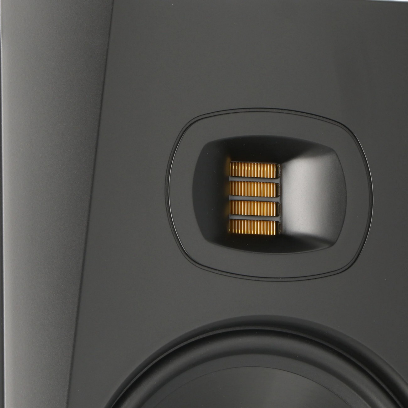 Студийный монитор ADAM Audio T8V