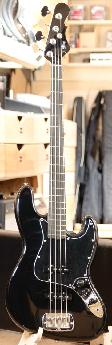 Бас-гитара G&L L2000 Jet Black CR