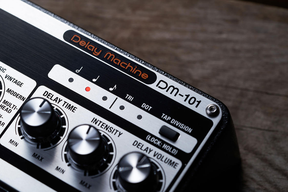 Педаль эффектов Boss DM-101 Delay Machine