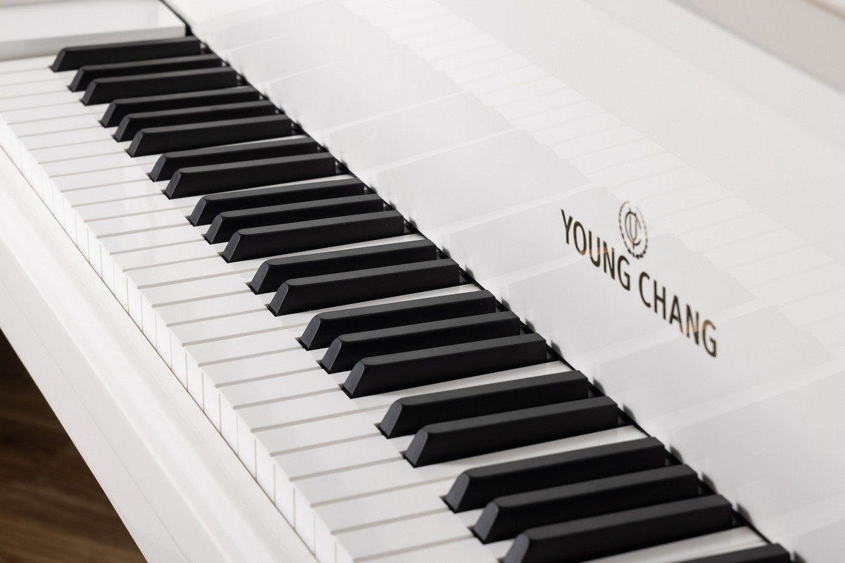 Акустический рояль Young Chang YC186E WHP