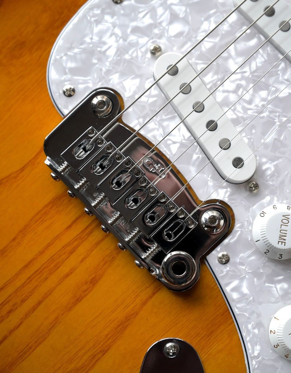 Электрогитара G&L Tribute Legacy 3-Tone Sunburst RW