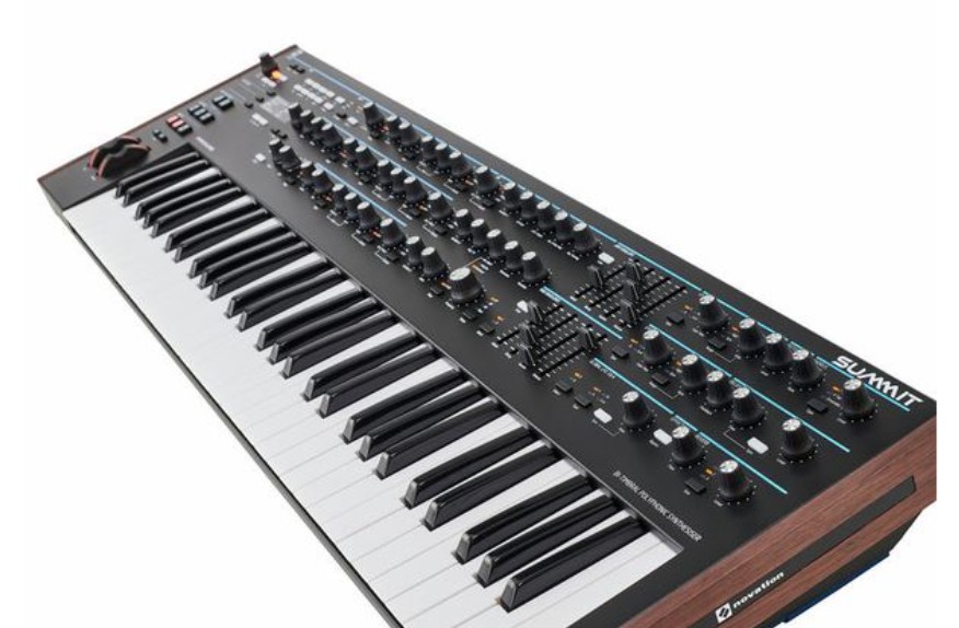 Синтезатор Novation Summit
