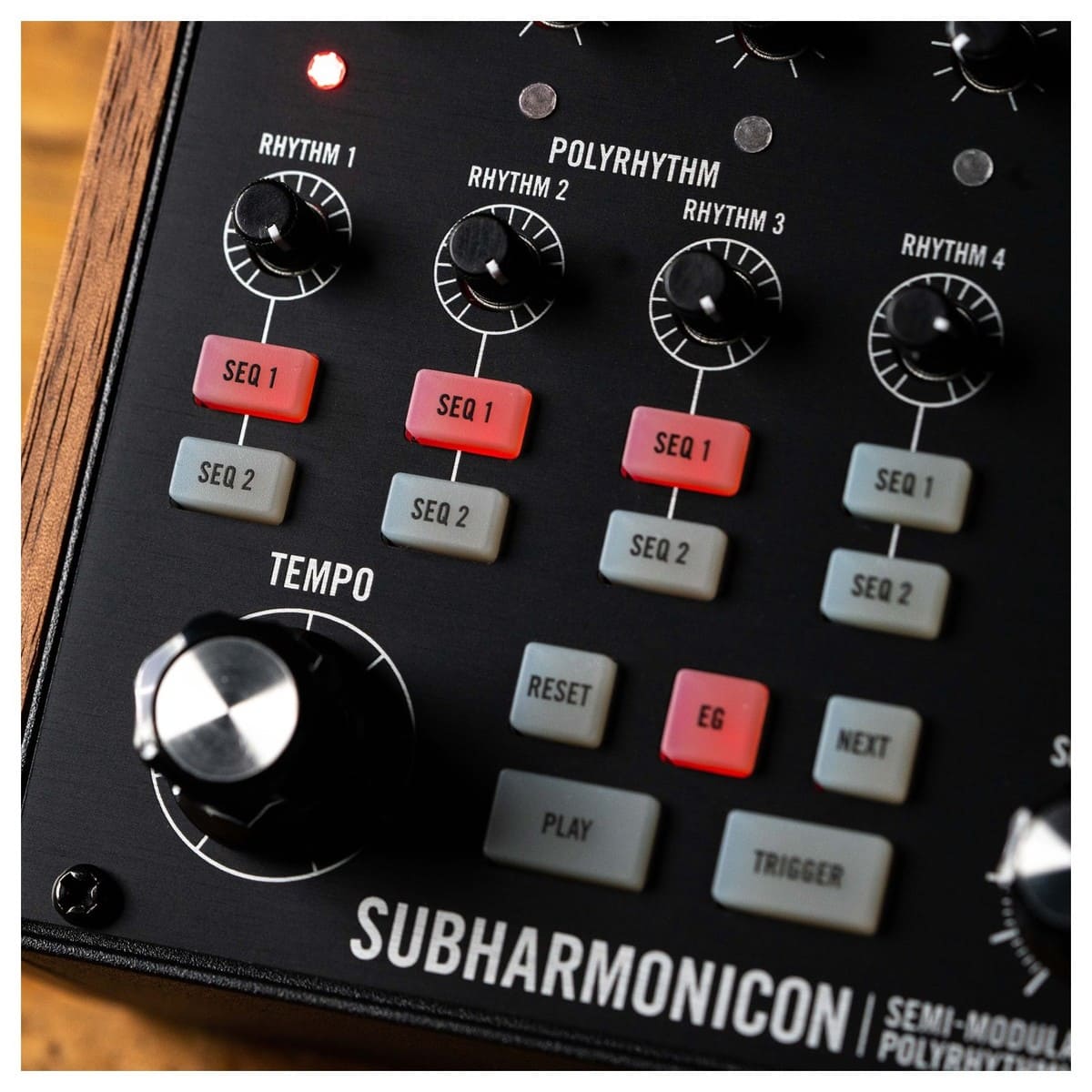 Синтезатор Moog Subharmonicon
