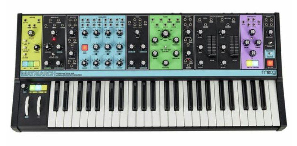 Синтезатор Moog Matriarch