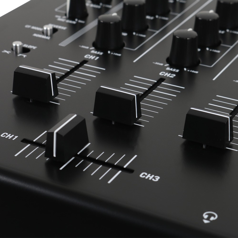 DJ-микшер NUMARK M4