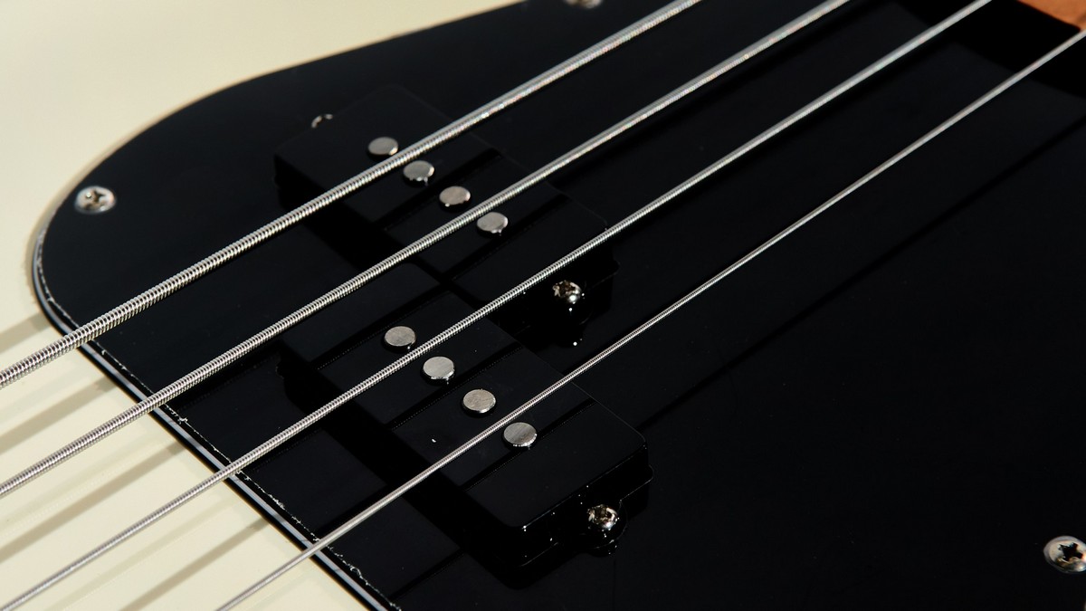 Бас-гитара Bosstone SEG B-PR 4 WH