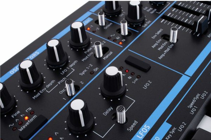 Синтезатор Novation Bass Station II